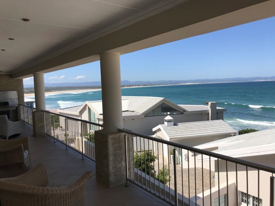 9 Bedroom Property for Sale in Wavecrest Eastern Cape
